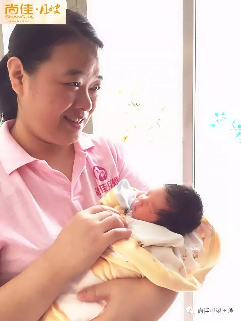 尚佳專(zhuān)業(yè)月嫂 | 母親生病丨 是否需停止哺乳？