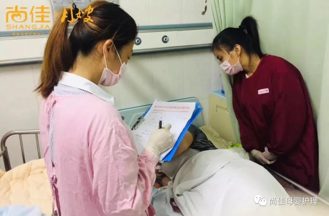 尚佳專(zhuān)業(yè)月嫂丨母乳丨你還認為初乳很臟，要擠掉的嗎？